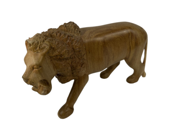 Handgeschnitzter Löwe